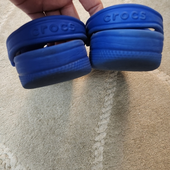 Blue crocs size Youth 4 Womens 6 - Picture 3 of 14